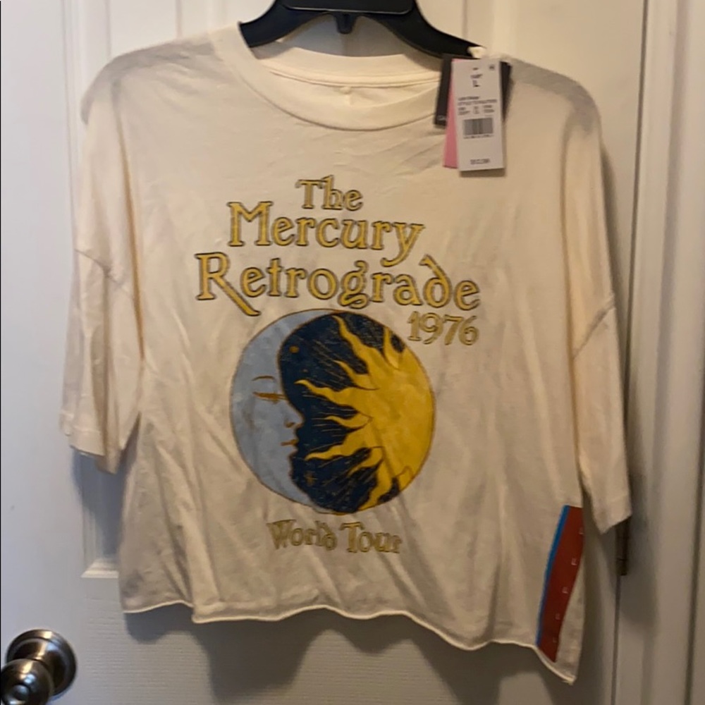NWT Graphic crop